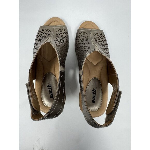 Earth Cascade Womens Size 7.5 B PLATINUM Perforated Wedge Sandals Shoes - Picture 7 of 10